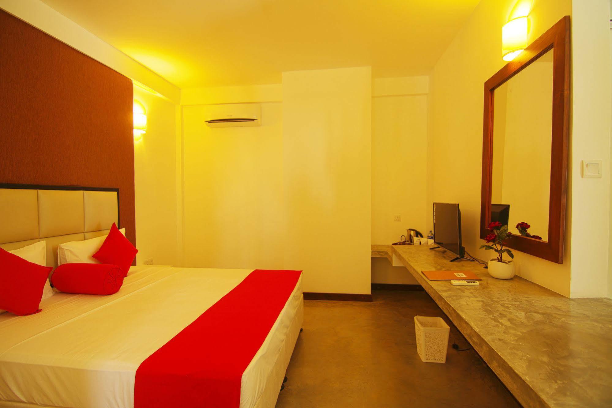 Jade Green Hotel Hambantota Exterior photo