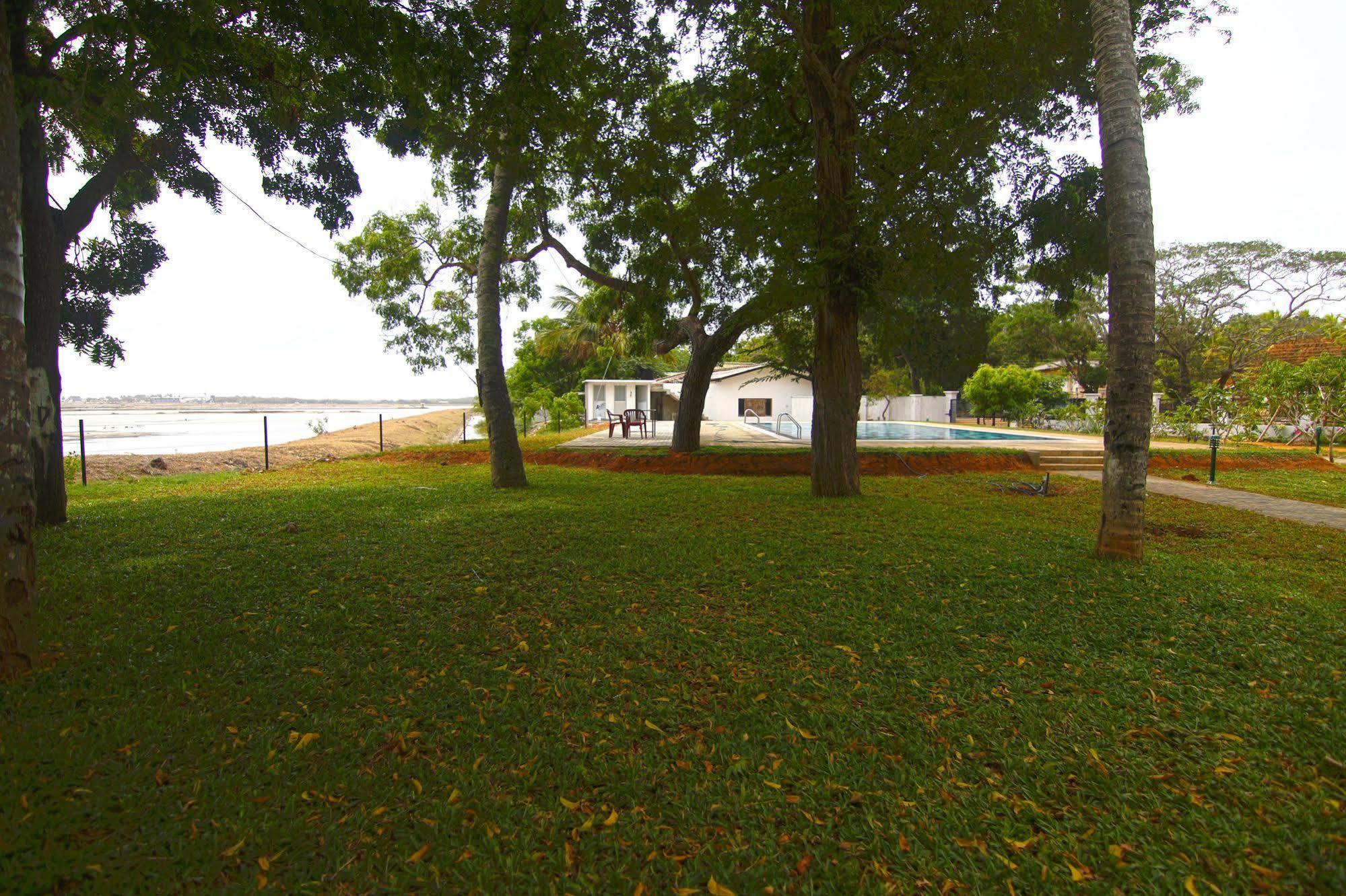 Jade Green Hotel Hambantota Exterior photo